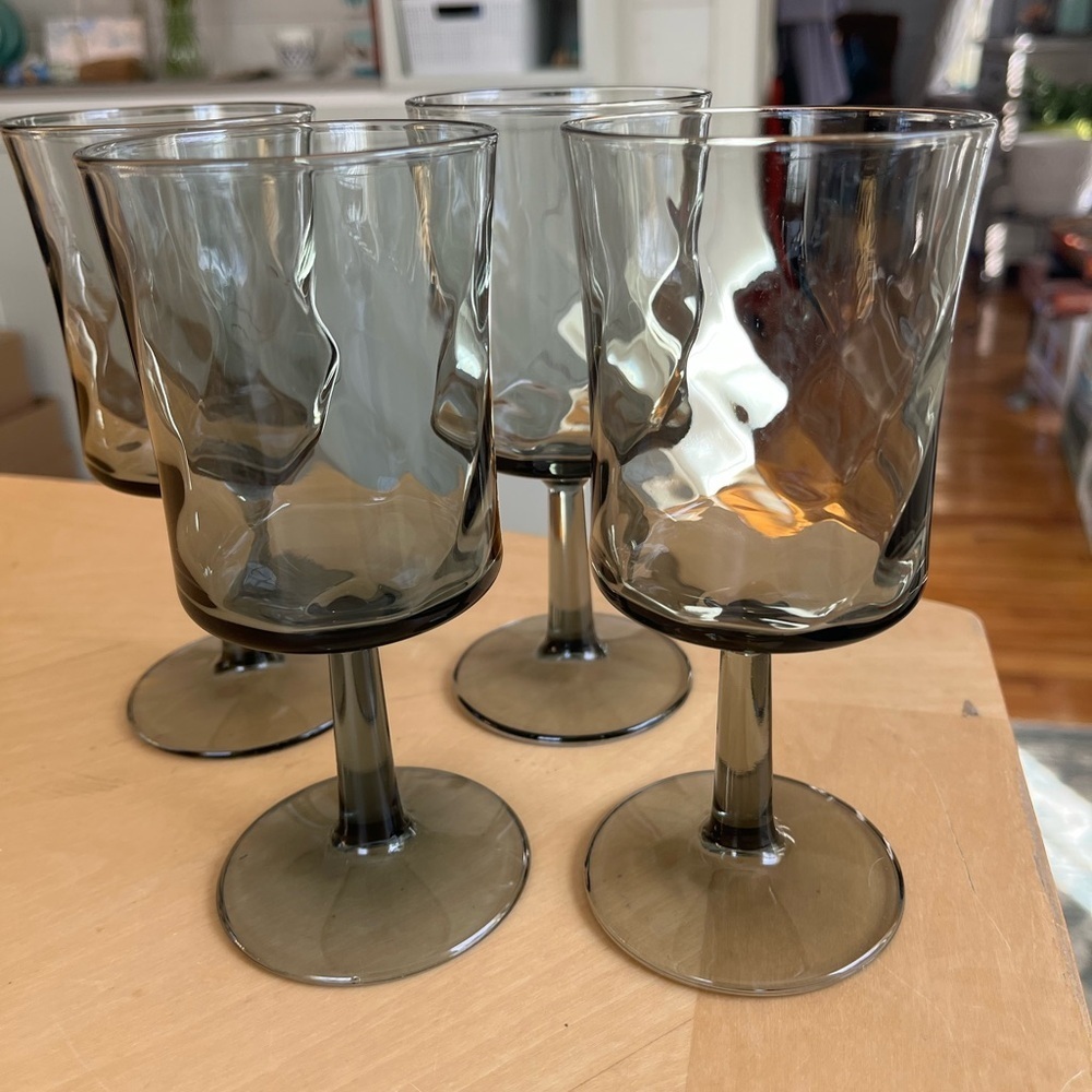 Vintage Libbey Smoke Gray Optic Swirl goblet set of 4, 8 oz. - Picture 3 of 16